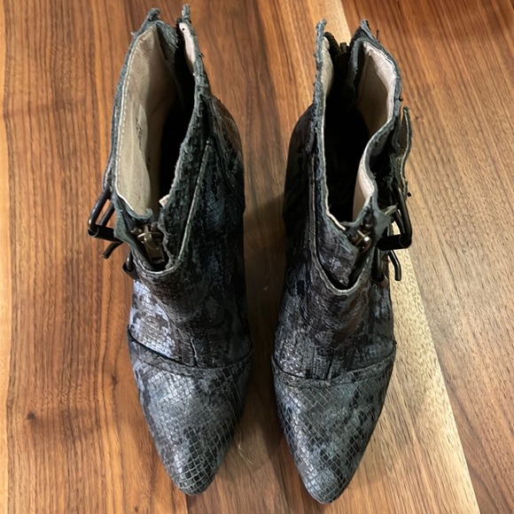 Freebird Blue Multi/Snake Joey, EUC - Picture 4 of 10